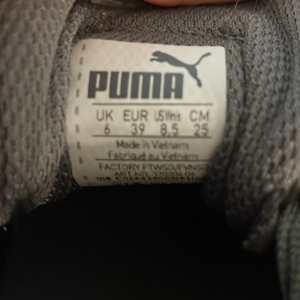 Puma sneakers size